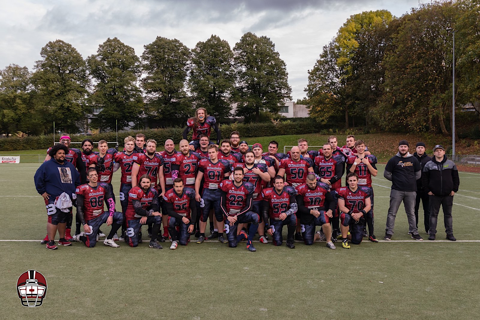 Die TuS Iserlohn Titans Herren- Mannschaft 2019 nach ihrem Pink- Ribbon Charity- Spiel (Foto: Christian Maxelon)