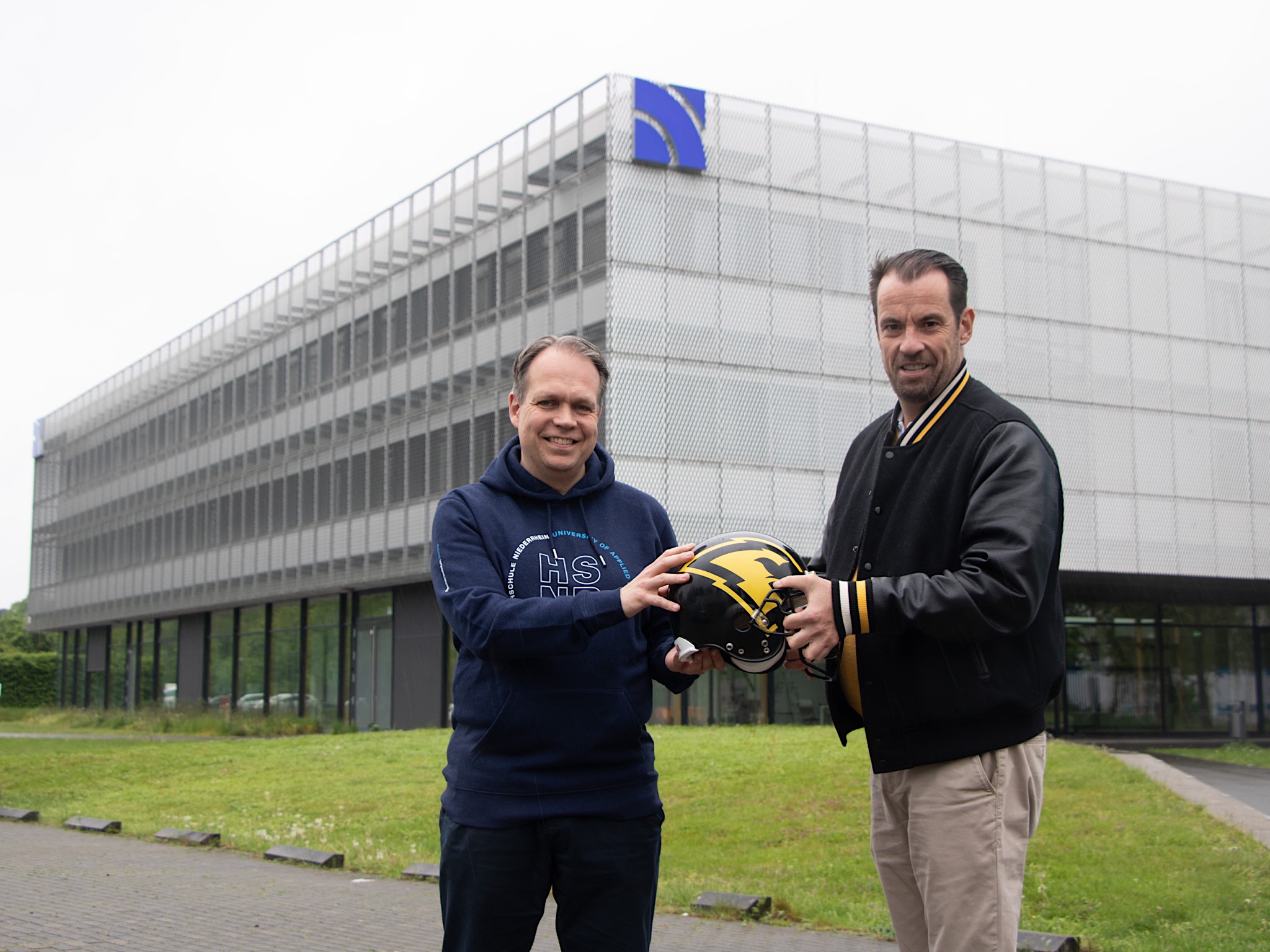 Krefeld Ravens und die Hochschule Niederrhein geben Partnerschaft bekannt - Foto: Hochschule Niederrhein